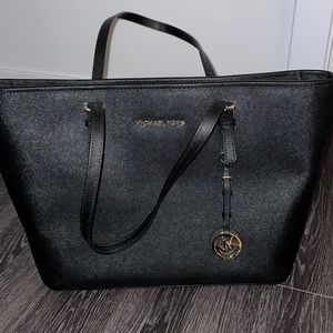 Michael kors tote bag.